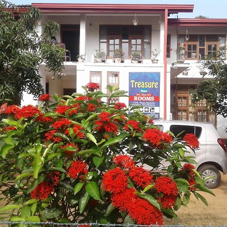 Treasure House Tourist Rest Hotel Anuradhapura Buitenkant foto